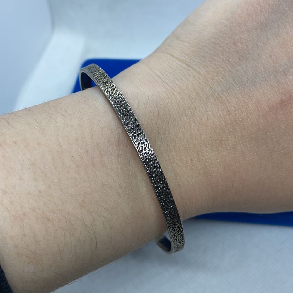 💛 925 Textured Bangle - Picture 5 of 5